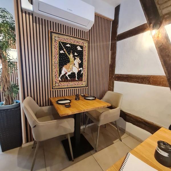 Gemütlicher Tisch im Restaurant – Gästefoto